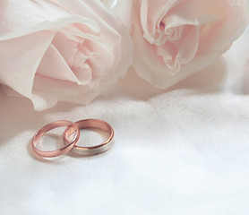 Image showing Wedding rings and roses as background 