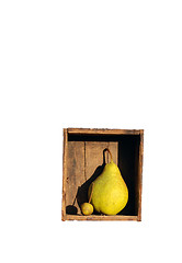 Image showing Big and small pears in old box 