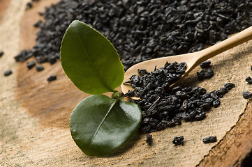 Image showing Fresh and dried tea