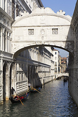 Image showing Lovers under the bridge of sighs