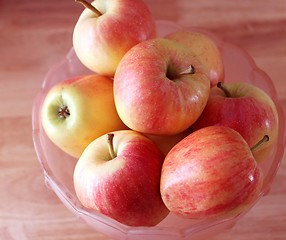 Image showing Bowl of ripe apples