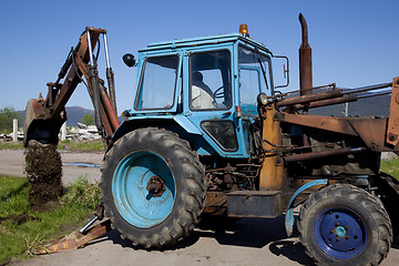 Image showing wheeled tractor to dig