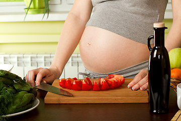 Image showing pregnant woman on kitchen