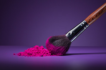 Image showing Brush and face powder