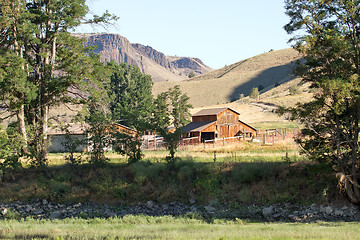 Image showing Barn on Farmland Along John Day River