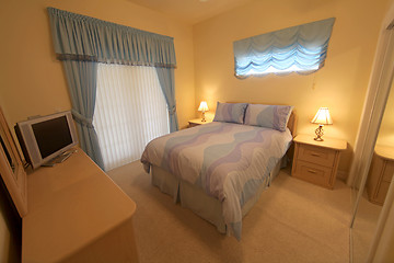 Image showing Queen Bedroom