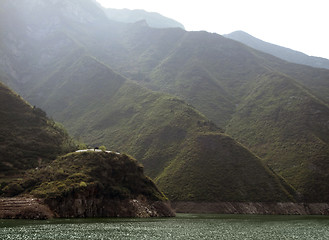 Image showing mountains at Yangtze River