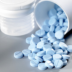 Image showing blue pills fallen out of the box