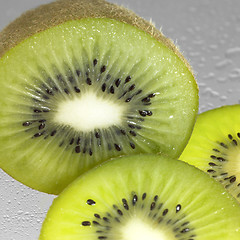 Image showing fresh sliced kiwi fruits