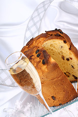 Image showing Panettone and spumante the italian Christmas tradition