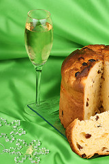 Image showing Panettone and spumante the italian Christmas tradition