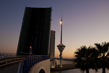 Image showing Lifting Bridge