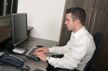Image showing Male worker at a helpdesk
