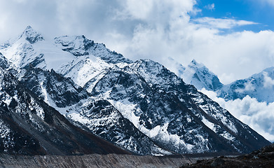 Image showing Peaks and glacier not far Gorak shep and Everest base camp