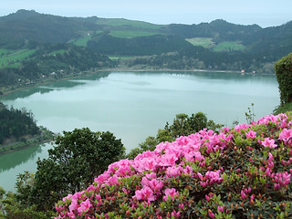 Image showing lakeside scenery at lagoa das sete cidades