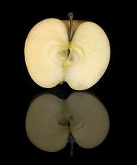 Image showing halved apple