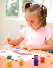 Image showing Little girl is play with paints