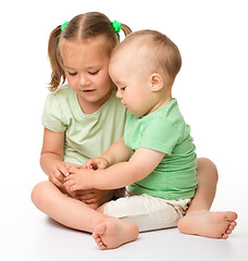 Image showing Two children are playing on the floor