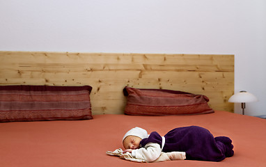 Image showing nursling alone in huge bed