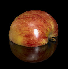 Image showing halved apple