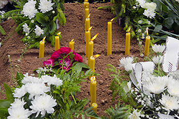 Image showing Candles on the grave.