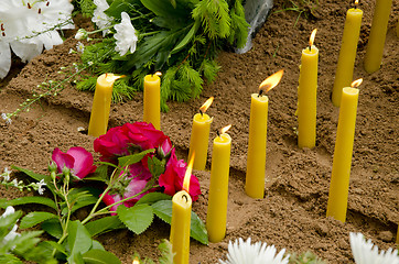 Image showing Candles on the grave.