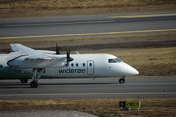 Image showing Widerøe take off