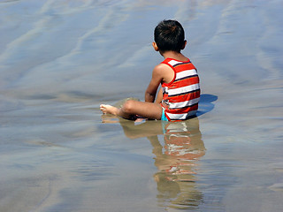 Image showing Kid sitting on the beach