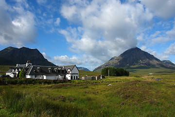 Image showing idyllic scenery with Kings House Hotel