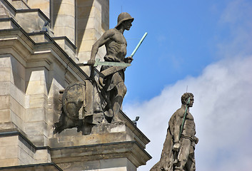 Image showing sculptures at the Reichstag