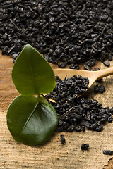 Image showing Fresh and dried tea