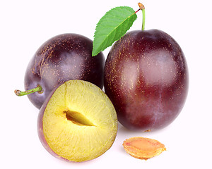 Image showing Ripe plums with leaves