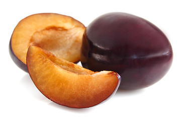 Image showing Sweet plum with slices