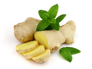 Image showing Ginger root with leaves of mint