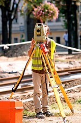Image showing Worker inspecting site  with his tripod and industrial device
