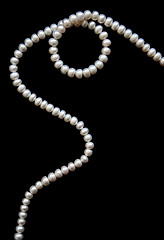 Image showing White pearls on the black silk 