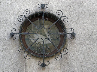 Image showing round window in rough plastering