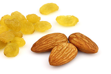 Image showing Raisins with almonds in closeup