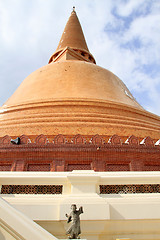 Image showing Statue and stupa