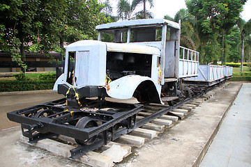 Image showing Train neare bridge