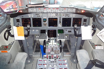 Image showing Empty cocpit in a Boeing 737