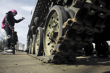 Image showing Tank wheels in close view