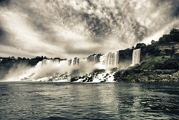 Image showing Colors and Vegetation of Niagara Falls