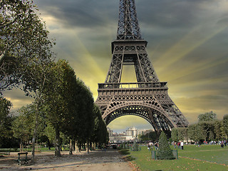 Image showing Eiffel Tower from Parc du Champs de Mars, Paris