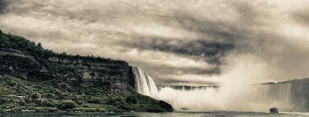 Image showing Colors and Vegetation of Niagara Falls