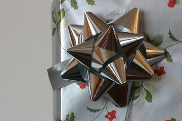 Image showing present with a bow