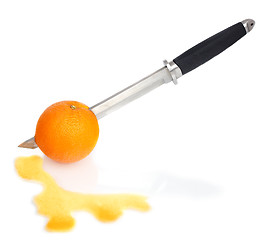 Image showing Orange and knife