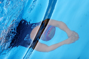 Image showing Woman diving