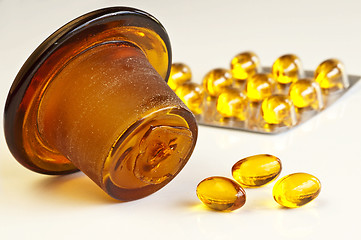 Image showing salmon oil pills