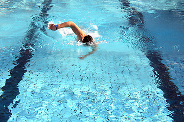 Image showing a man learn swim the crawl